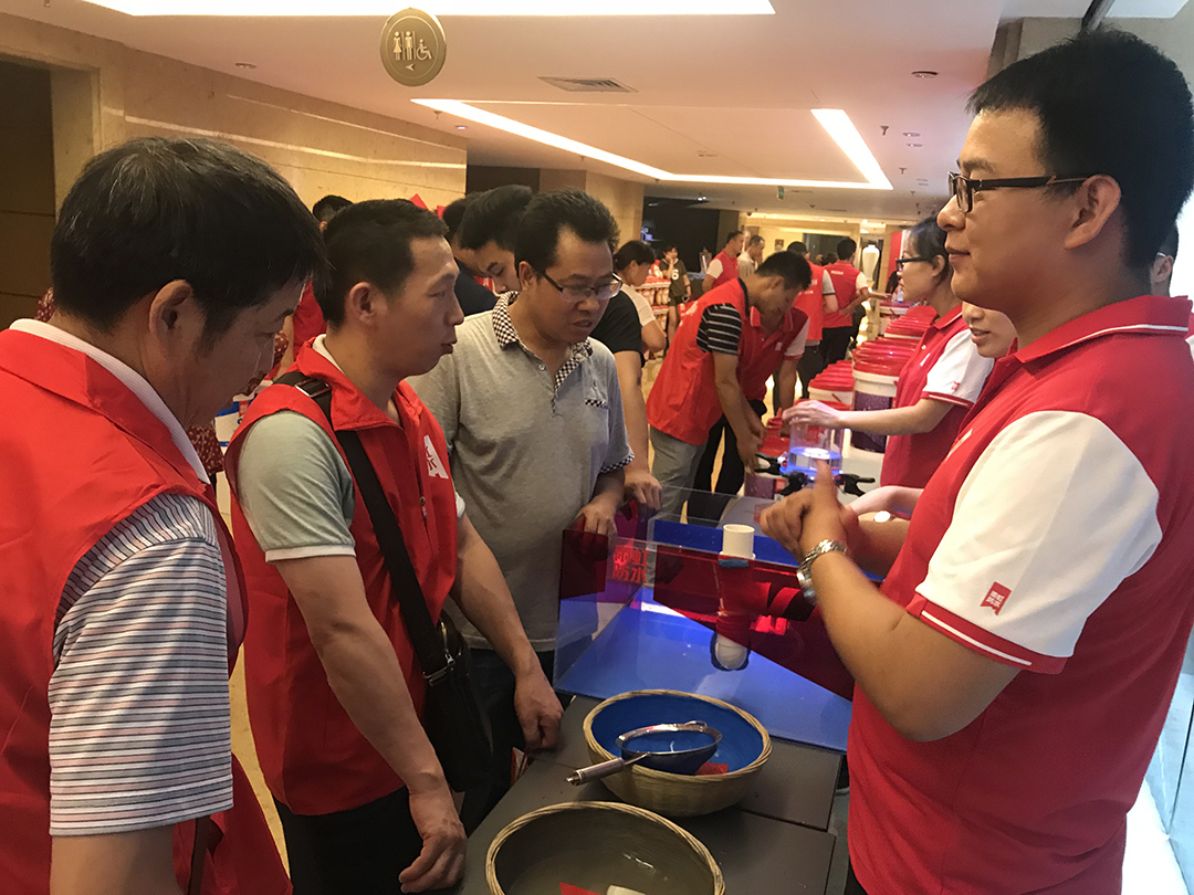 現(xiàn)場試刷雨虹新品.jpg